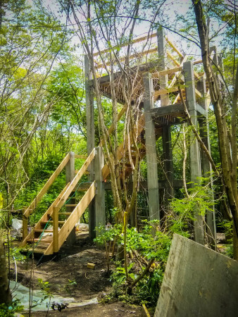 A viewing tower was erected in the park.