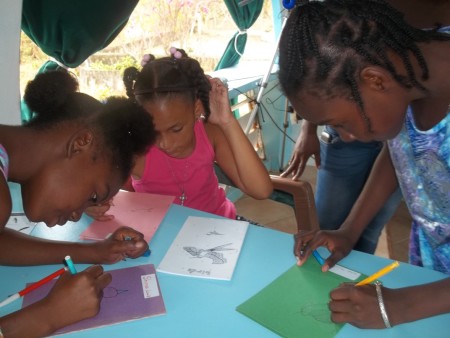 Children drawing their favorite bird on their notebook cover at KIDO. (photo by Marina Fastigi)