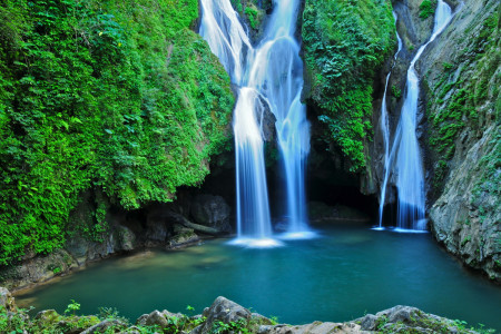 Vegas Grande Waterfall, one of manyl in Topes de Collante, Trinidad, Cuba. (Shutterstock)