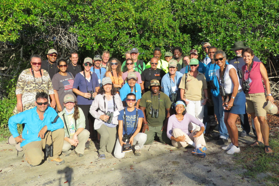 Workshop participants and trainers at Lac Bay. 