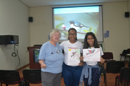 Students from the Herrera Catholic School of Dominican Republic visited the Santo Domingo National Botanical Garden and participated of a drawing competition. (Photo by María Paulino)