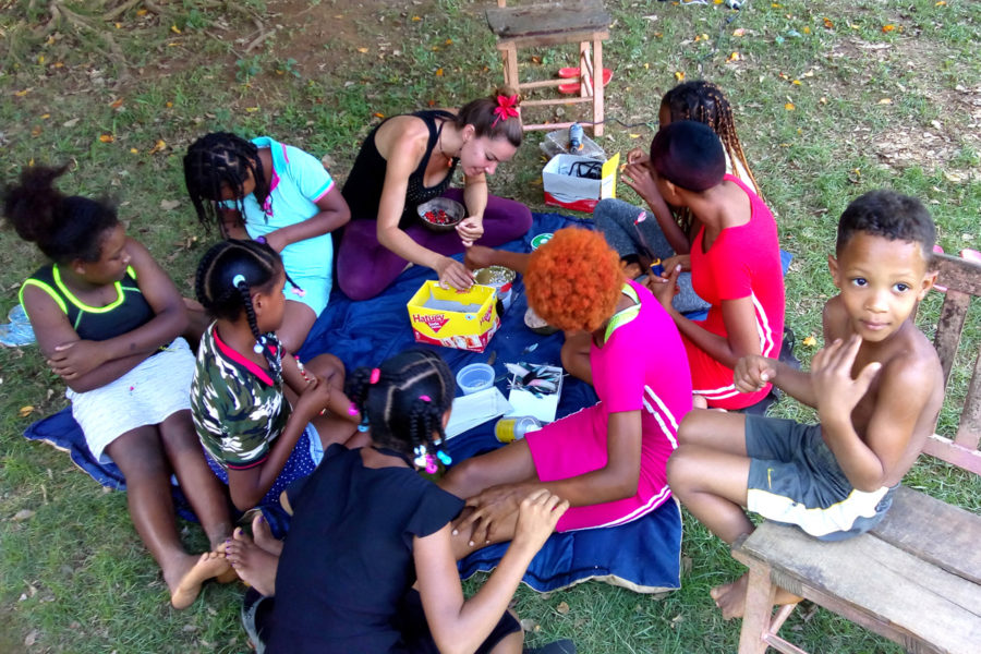 Peregrine Fund seasonal biologist, Sete Gañan, leads a jewelry-making workshop in the community of Los Brazos, the site of our newest release site for Ridgeway’s Hawk 