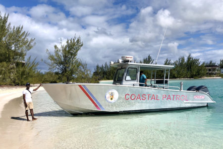 DECR boat assistance with surveys, Dellis Cay